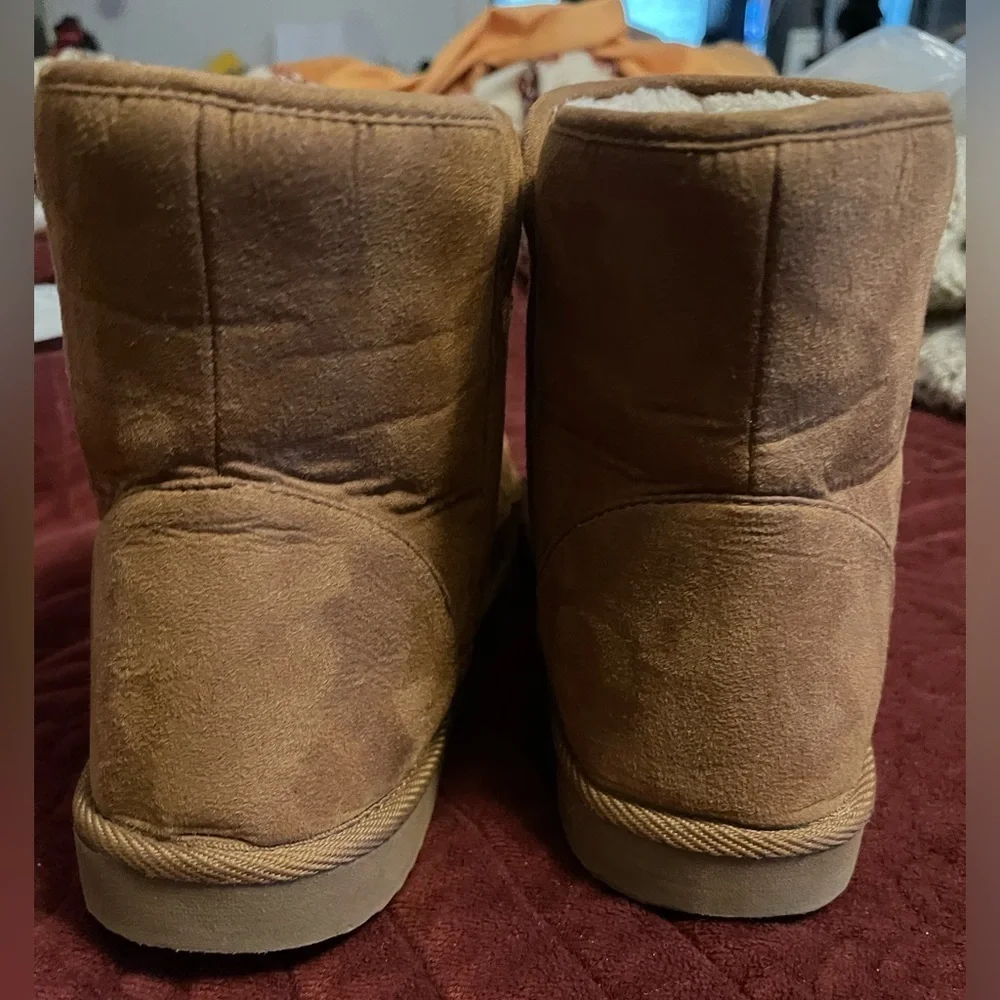 Old Navy‎ Size 7 Chestnut Cozy-Bootie Low Top Faux Suede With Fur Lining .